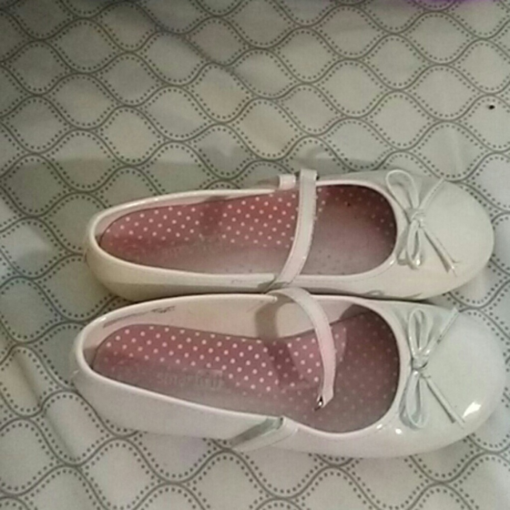 Girl white dress shoes